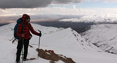 Van'da dağcılar Mengene Dağı'na tırmandı