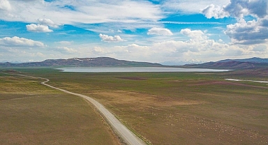 Van'da yazın kuruyan Akgöl, son yağışlarla yeniden suyla doldu
