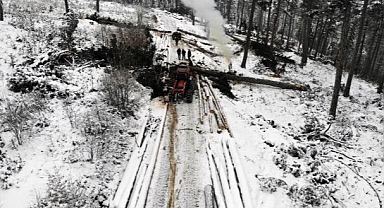 Ormanlarla kaplı Kastamonu'da orman köylüleri zor şartlarla mücadele ederek geçimlerini sağlıyorlar.