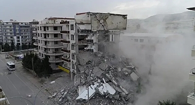 Adıyaman'da ağır hasarlı yapıların yıkımına başlandı