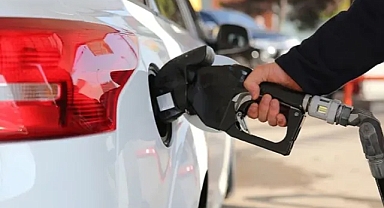 Araç sahipleri dikkat! Akaryakıta çifte indirim geliyor, işte yeni fiyatlar