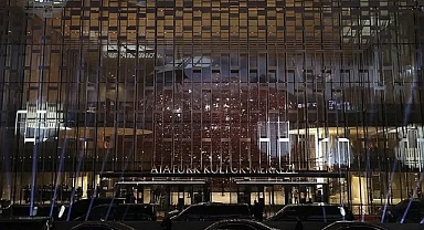 Atatürk Kültür Merkezi'nin heykeli yerini aldı