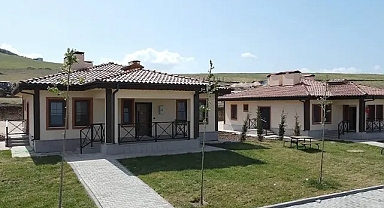 Bakan Kurum, Gaziantep'te depremzedeler için yapılan köy evlerinin görüntülerini paylaştı