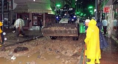 Balıkesir'de sel | 30 dakikada metrekareye 50 kilogram yağış düştü