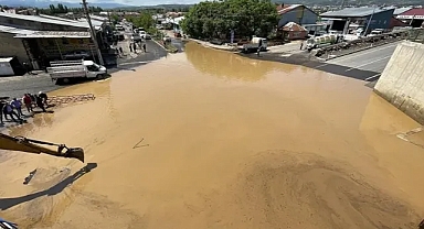 Bingöl'de sağanak su baskınlarına neden oldu