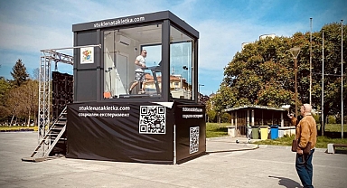 Bulgaristan’da maratoncu Krasi Georgiev, bir deney kapsamında 17 gün cam kafeste yaşayacak