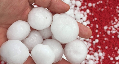 Ceviz büyüklüğünde yağan dolu görenleri şoke etti