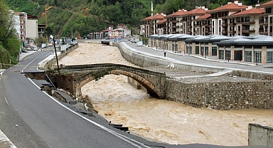 Dereli’de sel afeti sonrası dere genişletilince köprü uzatıldı