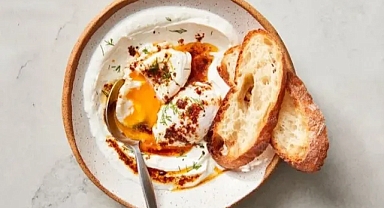 Dünya Basını Türk Yemeklerine Merak Sardı... Menemenden Sonra Bu Kez New York Times'tan Çılbır Tarifi: Yoğurtlu Türk Yumurtası