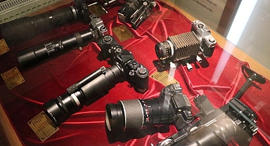 Dünyanın 3. büyük Fotoğraf Makinesi Müzesi'nde depremin zarar verdiği makineler onarılıyor