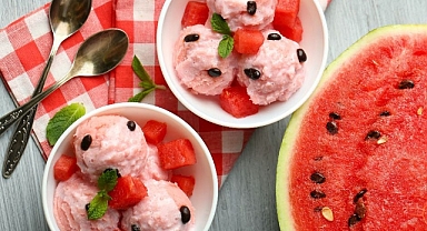 Evdeki meyvelerle çocuklara özel dondurma tarifleri...