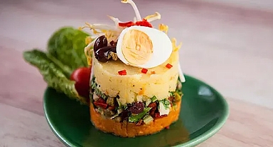 Gelinim Mutfakta Programının En Çok Aratılan Tariflerinden Biri Olan Katlı Patates Salatası Nasıl Yapılır?