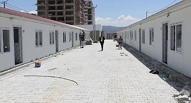 Hatay'da depremde büroları yıkılan avukatlar, prefabrik yazıhanelerde hizmet verecek