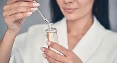 Hyaluronik asidin yaz aylarında cilt dostunuz olmasının 5 nedeni