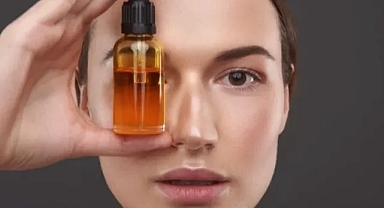 Hyaluronik asidin yaz aylarında cilt dostunuz olmasının 5 nedeni