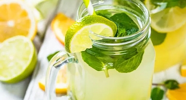 İçinizi ferahlatacak klasik ev yapımı limonata tarifi…