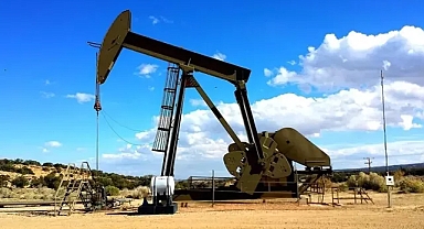 IEA, küresel petrol talebi tahminini günlük 200 bin varil artırdı 