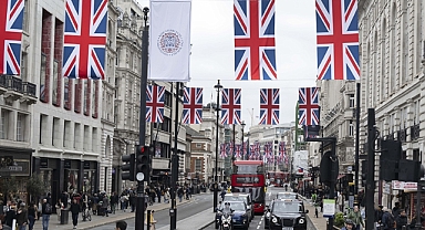 İngiltere Kralı 3. Charles'ın taç giyme töreni hem geleneği hem bugünü yansıtacak