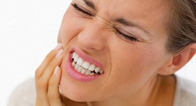 İŞ STRESİ DİŞ SIKMA PROBLEMİNE YOL AÇABİLİYOR