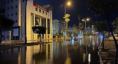 İskenderun'da lodos hayatı olumsuz etkiledi