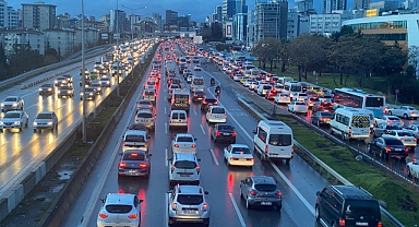 İstanbul’da trafik kilitlendi! Yüzde 72'yi aştı