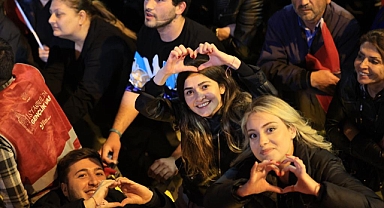 İSTANBUL, İMAMOĞLU’NU BAĞRINA BASTI