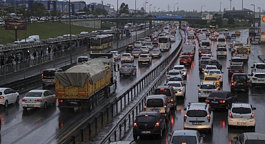 İstanbul'un bazı ilçelerinde yağış etkili oluyor