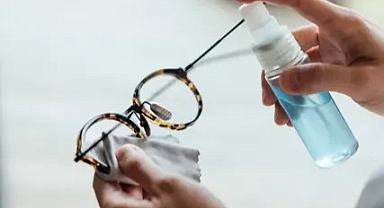 İYİ TEMİZLENMEYEN GÖZLÜKLER, BAKTERİ YUVASINA DÖNÜŞÜYOR