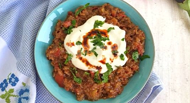 Kokusu Bile Doyurur: Közlenmiş Patlıcan Yemeği Tarifi