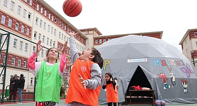 Malatya'daki çocuklar depremin izlerini sporla silmeye çalışıyor