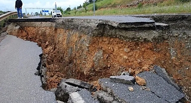 Muğla'da sağanak nedeniyle kara yolunda çökme oluştu