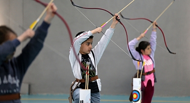 Muş'ta yaklaşık 2 bin 200 kişi geleneksel Türk okçuluğu öğrendi