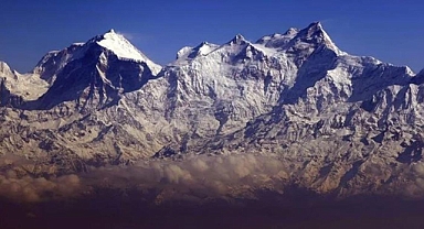 Nepal'de çığ altında kalan viagra toplayıcıları aranıyor