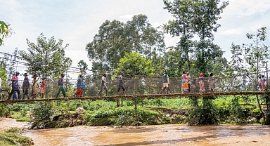 Ruanda ve Uganda’daki sellerde 115 kişi yaşamını yitirdi