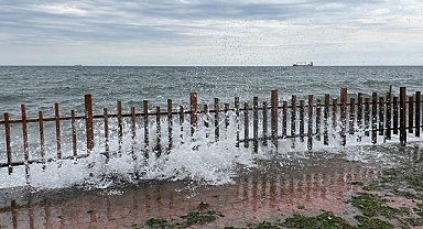 Tekirdağ'da poyraz deniz ulaşımını olumsuz etkiliyor