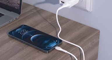 Telefonu ve Bilgisayarı Şarj Ederken Kabloyu Önce Prize mi Takmalısınız, Yoksa Cihaza mı? Uzun Ömürlü Olmasını Etkiliyor!