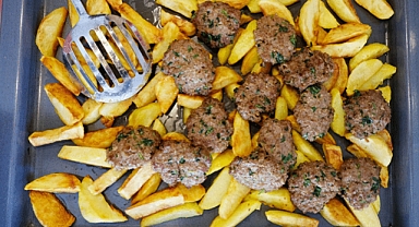 Uzmanlardan korkutan açıklama: Köfte ve patatesi aynı anda pişirip tüketenler dikkat! 