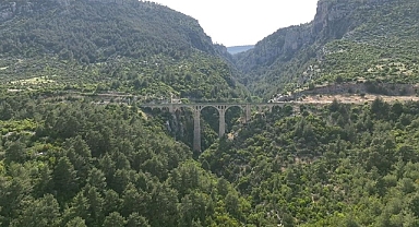 Adana'da Varda Köprüsü ve çevresi FPV dronla görüntülendi