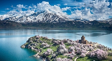 Akdamar Adası’nı 50 bin turist ziyaret etti