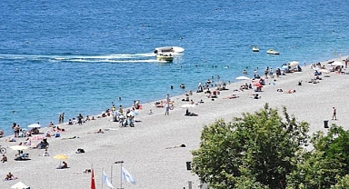 Antalya sahillerinde güneşli hava yoğunluğu