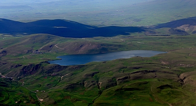 Aygır Gölü ziyaretçilerini bekliyor