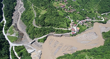 Bozkurt'ta heyelan nedeniyle 11 köyün bağlantı yolu çöktü