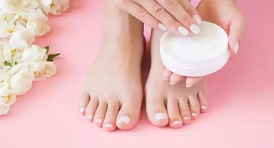 Çatlamış topukları yumuşacık yapan bakım önerisi