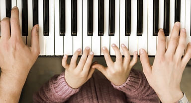 ÇOCUKLAR AKM’DE PİYANOYLA TANIŞIYOR