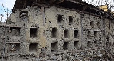 Doğal peteklerden oluşan 100 yıllık arı evi yenileniyor