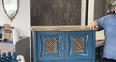 Eski ve kırık mobilyaları yeniden üretime kazandırıyor