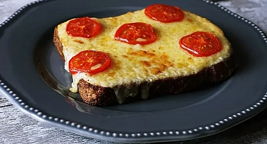 Farklı Kahvaltı Tarifi Arayanlara! 3 Dakikada Açık Tost Nasıl Yapılır?