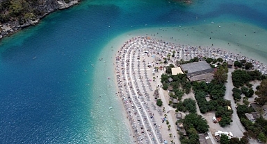 Fethiye ve Marmaris sahillerinde sıcak hava yoğunluğu