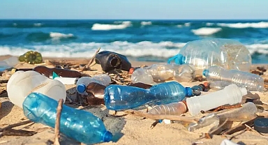 Her bir dakikada çöp kamyonu kadar plastik atık denizlere karışıyor
