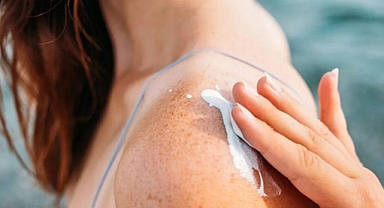 İhmal Etmeyin! Yaz Aylarında Güneş Kremi Sürmeyi Unuttuğunuz 6 Bölge